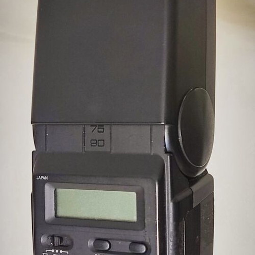 SUNPAK Power Zoom 4000AF electronic flash used with LCD for film cameras
