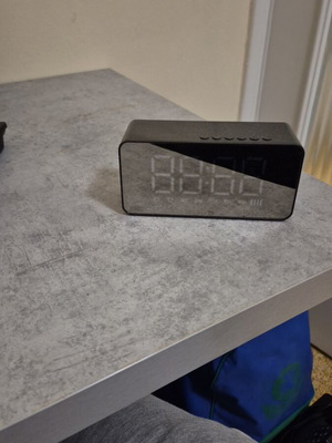 Digital table clock and Bluetooth speaker like new