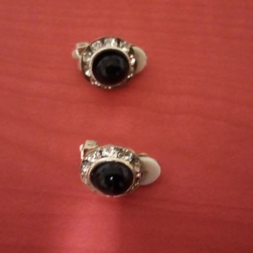 Earrings used with black stone and rhinestones, clip fastening
