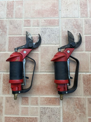 Lisam Air Shears set of 2 used with 2 hoses and carrying bag