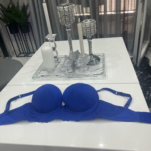 Women's bra with wide back and rich push up, new, size 85D