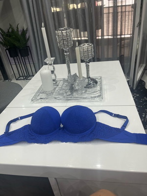 Women's bra with wide back and rich push up, new, size 85D