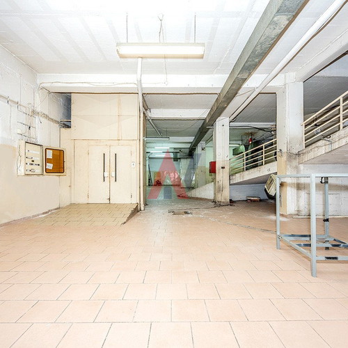 Corner commercial property 860 sqm 3 levels in Kalamaria