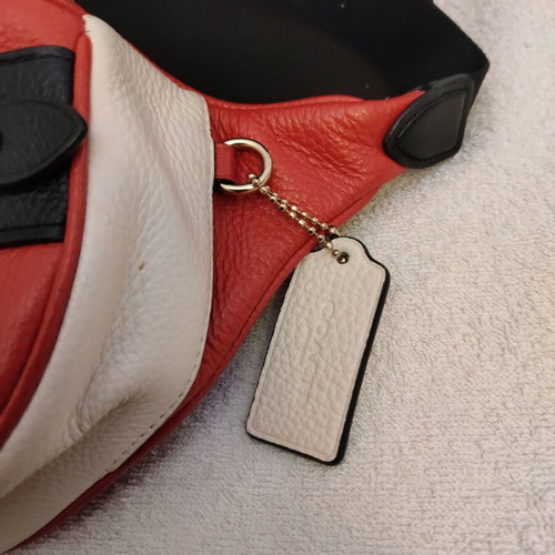 Coach χιαστί τσάντα σαν καινούργιο, δέρμα, άσπρη και κόκκινη