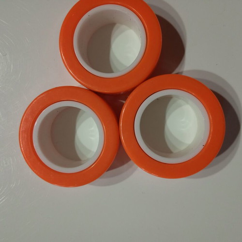 Stress relief magnets like new, set of 3