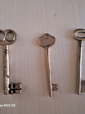 Brass keys used, set of 3, vintage bank drawer locks