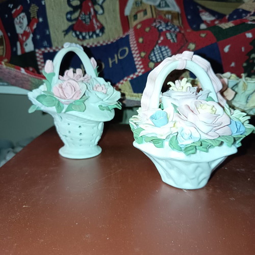 Porcelain rose set with resin flowers, like new