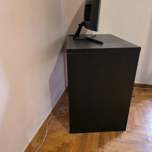 Computer monitor with desk like new