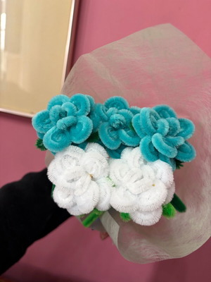 Rose bouquet 5 pieces blue and white new