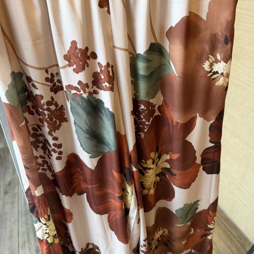 Floral satin pants with pockets like new, sizes S/M, beige and brown
