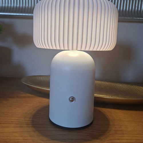 Table lamp with three light shades, USB