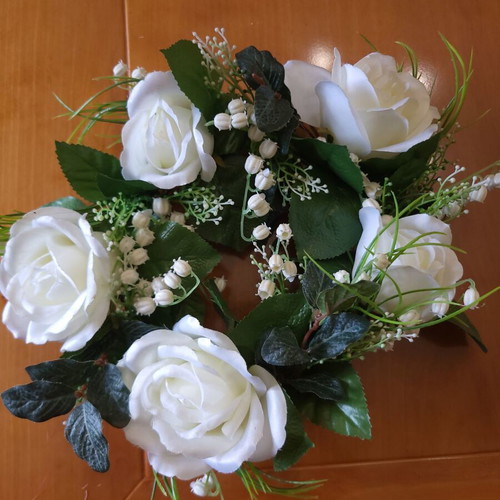 Plastic wreath new with white flowers