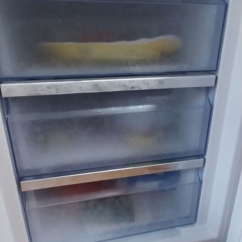 Morris refrigerator with water dispenser