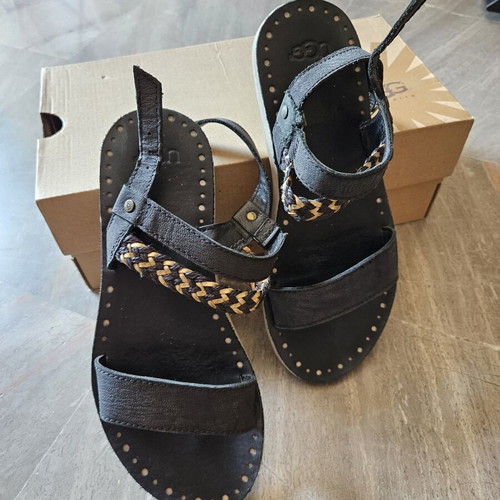 Ugg Australia flat sandals size 37 like new