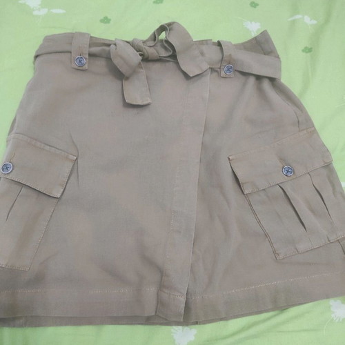 Attrattivo Medium cargo skirt dark beige in excellent condition