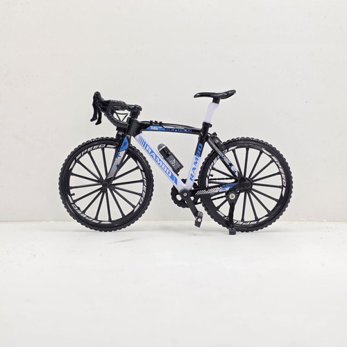 Road Bike 1:8 Scale Plastic Model like new