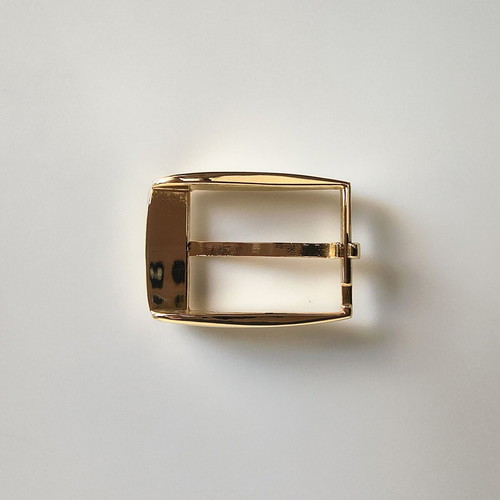 Metal belt buckle with tongue, gold color