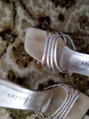 Sandals like new gold with rhinestones and nice heel size 41