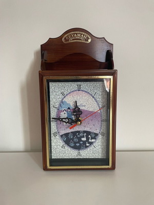 Collectible wall clock like new with key holder and mail organizer