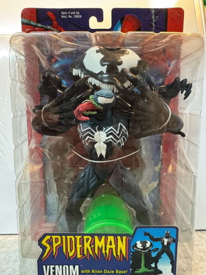 Venom figure Marvel Toy Biz new with Alien Ooze base Spider-Man 2002