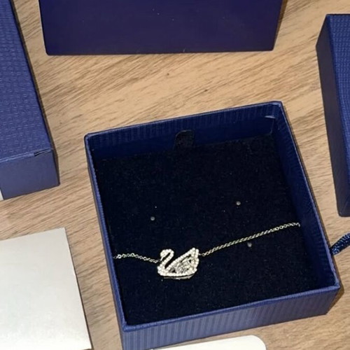 Swarovski silver necklace like new with all accessories