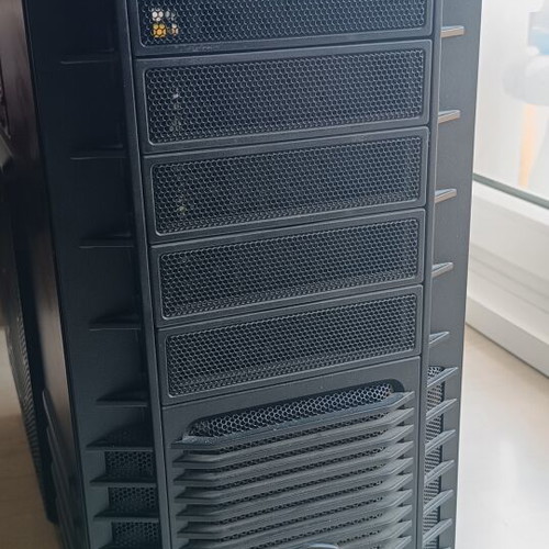 Cooler Master HAF 932 full tower case used with accessories and wheels