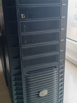 Cooler Master HAF 932 full tower case used with accessories and wheels