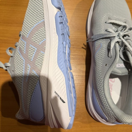 Asics sneakers size 39 new, athletic style