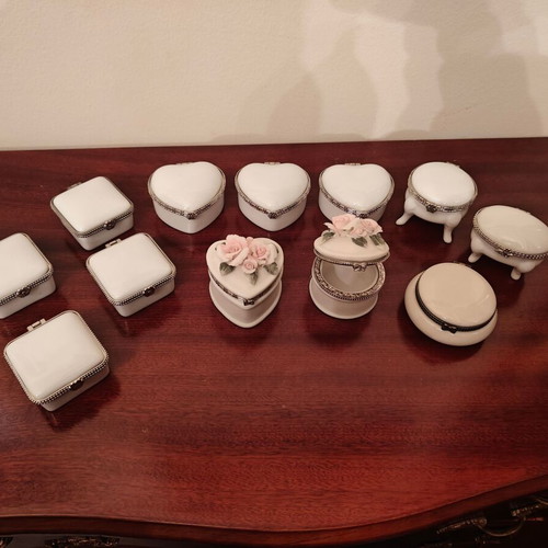 Memorabilia boxes used in various shapes