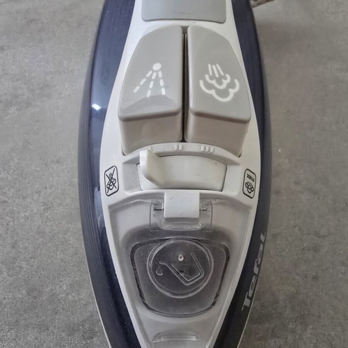 Tefal iron used with side crack and tip damage, functional