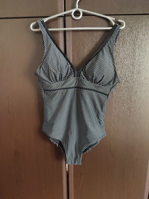 One-piece swimsuit like new, black and white, size L
