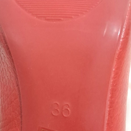 Red pumps size 36 with embossed croco texture, Diamantique, like new