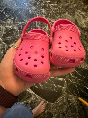Crocs kids shoes used, pink size 23