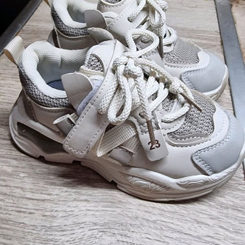 Kids sports shoes size 26 like new, white and beige