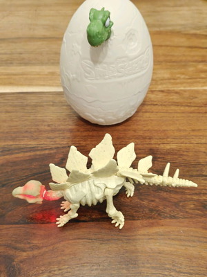 Smasher dinosaur egg used with light-up fossil, 8 pieces