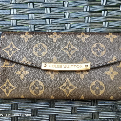 Louis Vuitton wallet used, authentic with visible marks inside