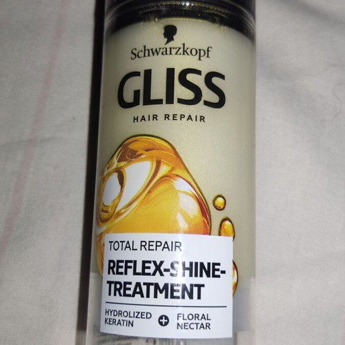 Schwarzkopf Gliss Total Repair Reflex Shine Treatment used for dry damaged hair 150ml
