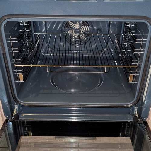 Indesit IFWS 3841 JH IX built-in oven like new with warranty