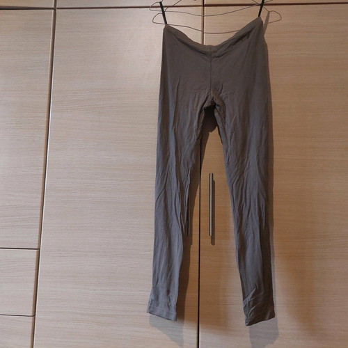 Be you khaki leggings used with black and rips S/M