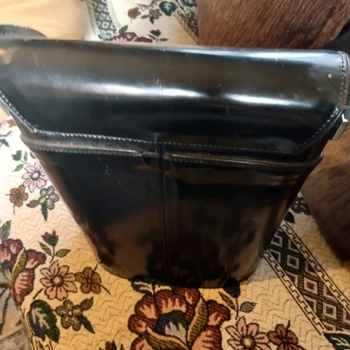 Vintage leather shoulder bag Condor used, black patent leather