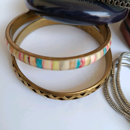 Various bracelets used, colorful pack