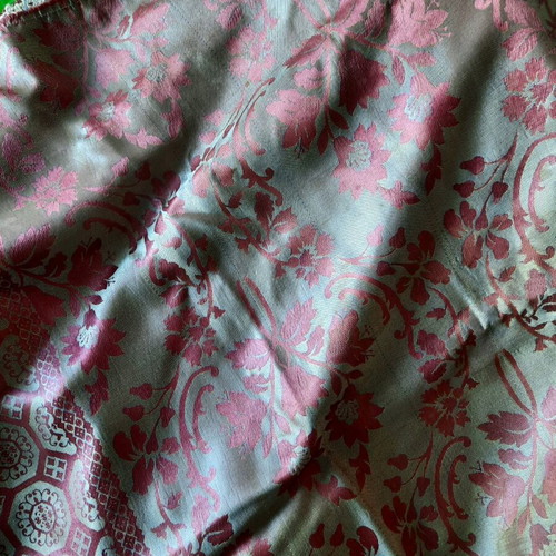 Brocade tablecloth like new, 2.20×1.90, reversible