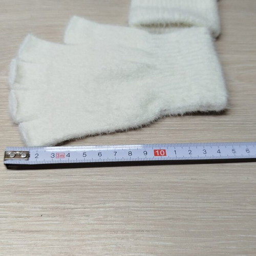 Knitted fingerless gloves new, beige