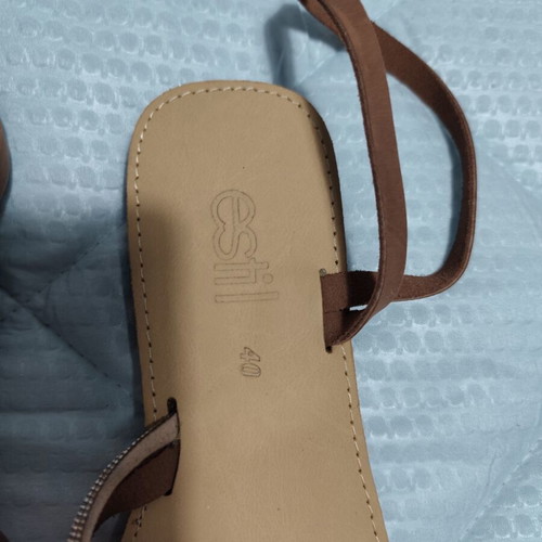 Sandals new, brown with rhinestones, size 40
