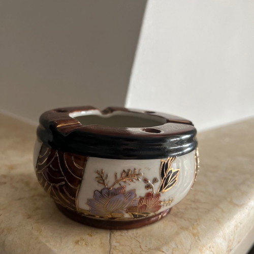 Vintage handmade porcelain ashtray used with gold 10cm