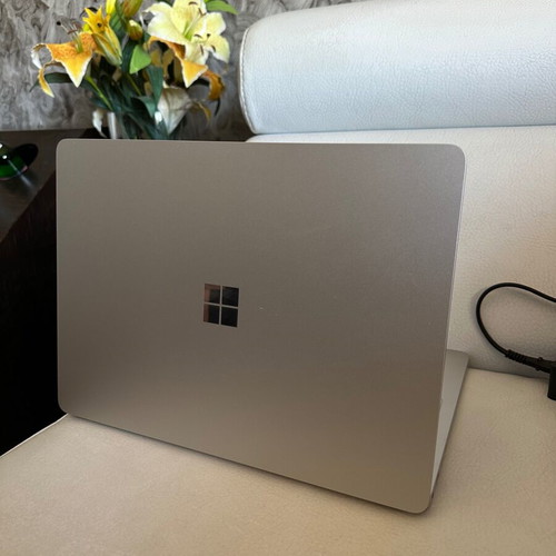 Microsoft Surface Laptop 7 Copilot+ 13.8" Touchscreen 120Hz like new, 16GB RAM, 512GB SSD