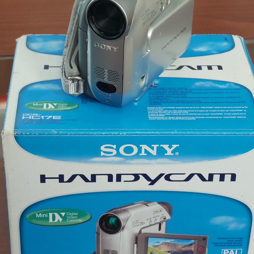 Sony Handicam like new, with box and cables
