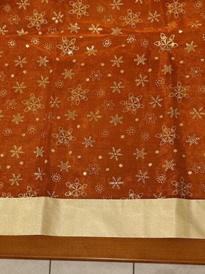 Christmas decorative tablecloth like new