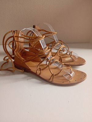 Zara leather women's sandals size 39, beige