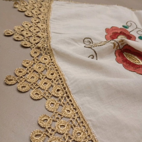 Set of Tsevres round tablecloth, runner and 2 napkins new